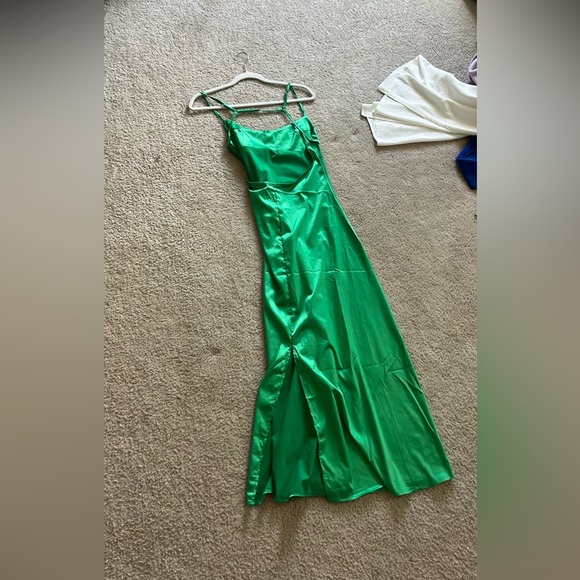 Green dress - Picture 2 of 2